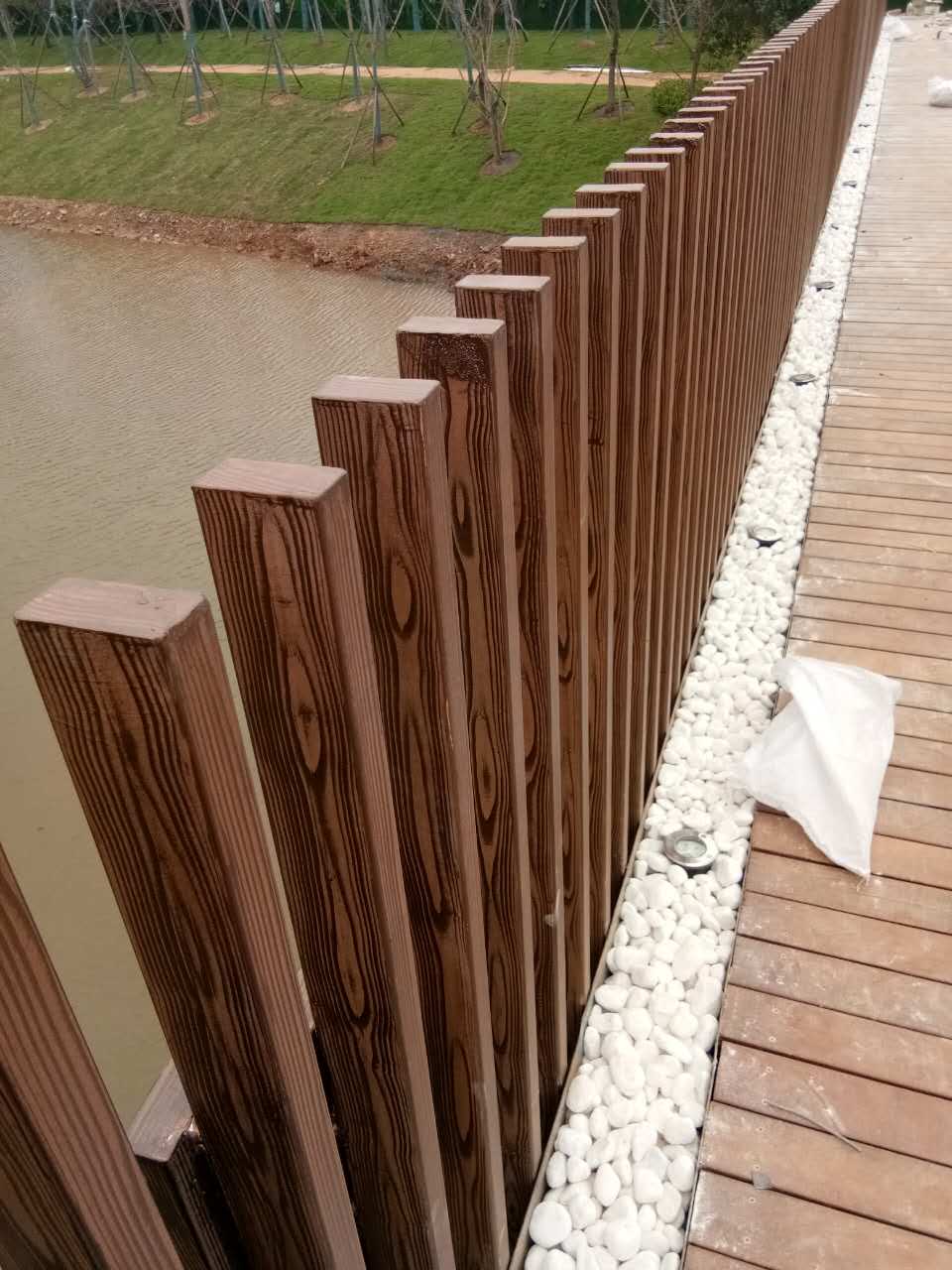 吉安钢管护栏木纹漆施工项目